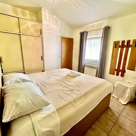 Bella Mare 1 Bedroom Terrace A5 Apartman Medulin